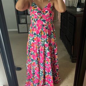 Beautiful maxi dress!! Perfect for any occasion
